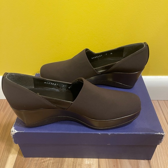 Stuart Weitzman Shoes - Picture 1 of 5